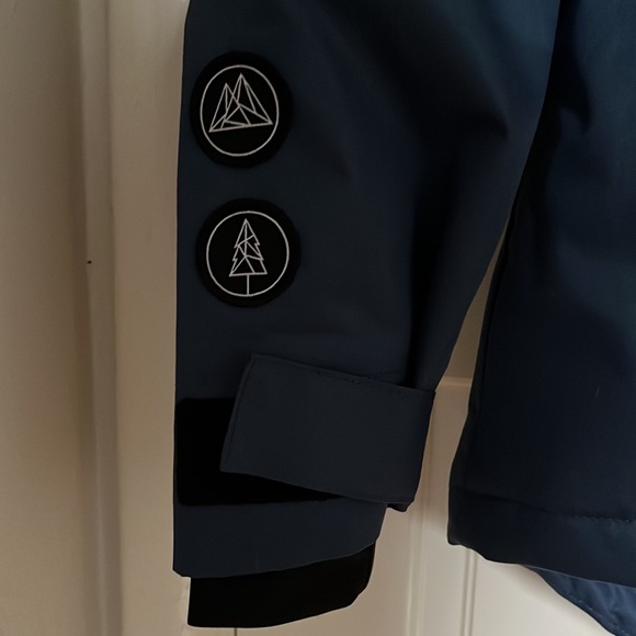 SAGA Outerwear Co. Rouge Jacket - Picture 5 of 7